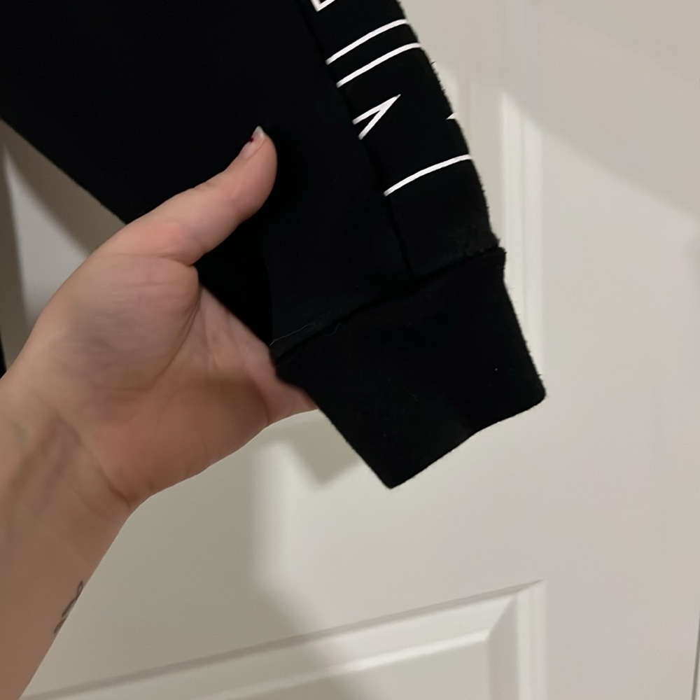 Lightly worn black PINK crewneck size XS - Picture 10 of 12